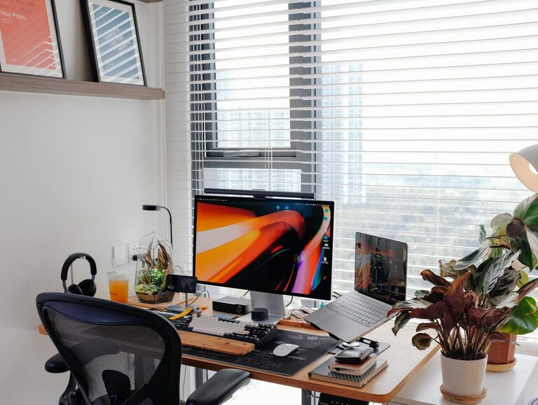 Consejos prácticos para organizar un espacio de trabajo en casa eficiente y cómodo